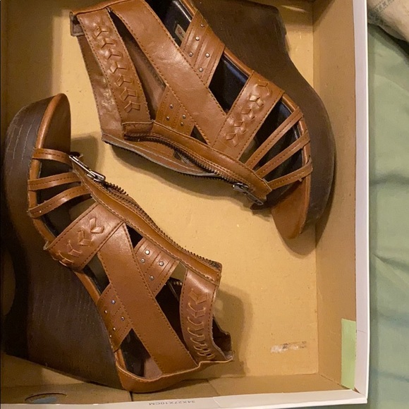 Strappy wedge heels - Picture 7 of 7